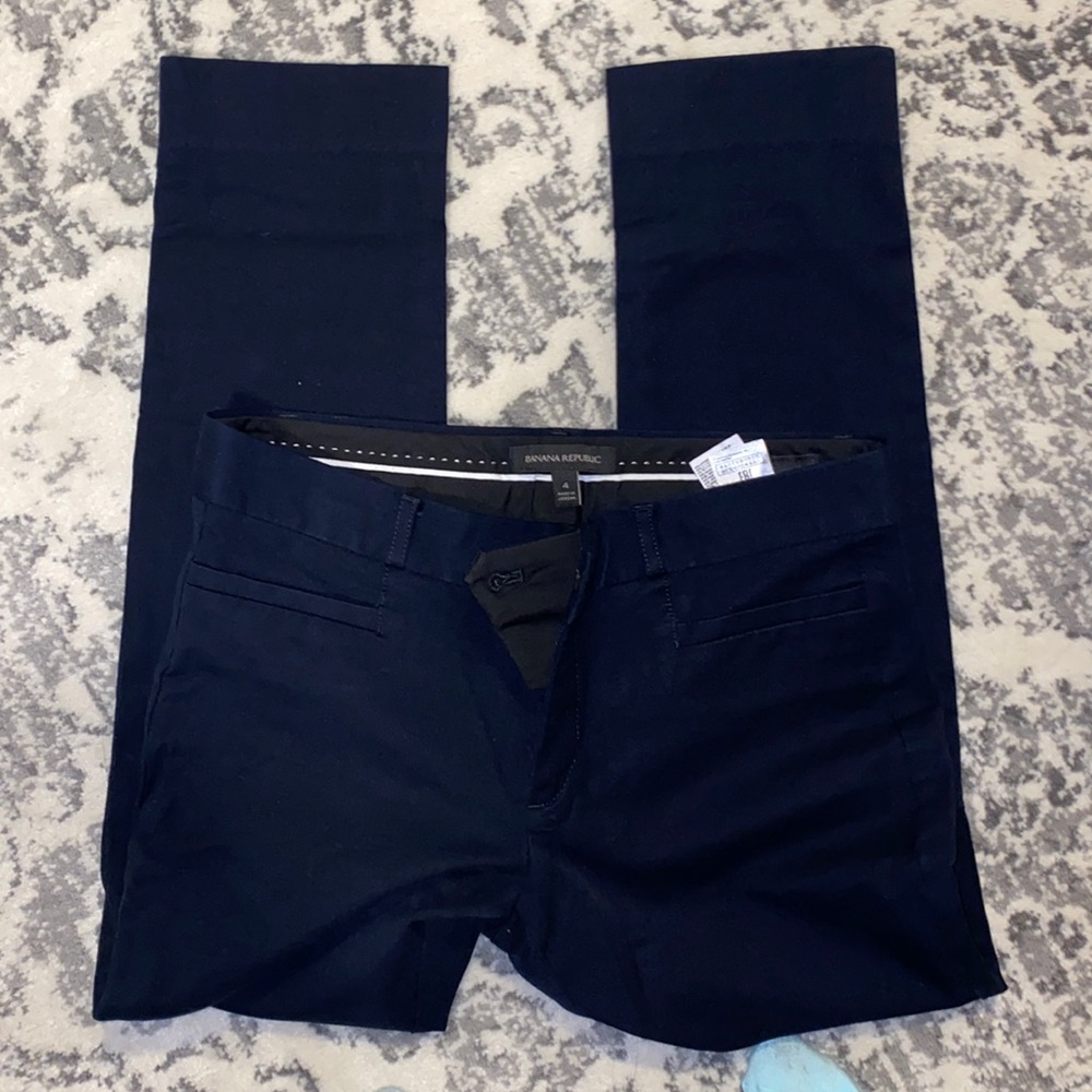 💙Sloan fit navy blue skinny leg dress pants.